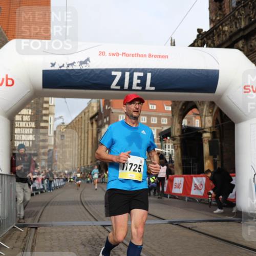 05.10.2025 - 20. swb-Marathon Bremen Yannick Fuchs http://msf.ph/oto/9246011 05.10.2025 10:42:41 Ziel 11725 meine-sportfotos.de