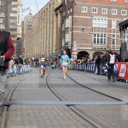 05.10.2025 - 20. swb-Marathon Bremen Yannick Fuchs http://msf.ph/oto/9246042 05.10.2025 10:42:43 Ziel 10592, 11178, 11725 meine-sportfotos.de
