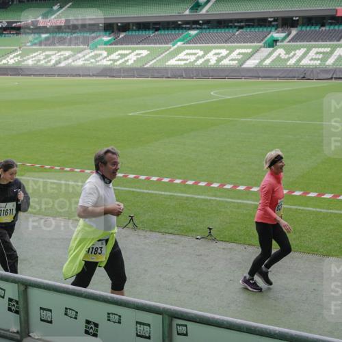 05.10.2025 - 20. swb-Marathon Bremen Michael Burmester http://msf.ph/oto/9246139 05.10.2025 10:37:50 Laufen im Stadion 7621, 7776, 9189, 9210, 9237, 9360, 9365, 9381, 9426, 9448, 9468, 9486, 9532, 9536, 9600, 9603, 9642, 9748, 9813, 9841, 9858, 9893, 9979, 10056, 10067, 10098, 10130, 10158, 10194, 10265, 10271, 10274, 10278, 10301, 10345, 10370, 10437, 10471, 10477, 10485, 10508, 10510, 10595, 10598, 10611, 10711, 10713, 10777, 10826, 10829, 10837, 10872, 10876, 10995, 11001, 11050, 11121, 11124, 11150, 11162, 11183, 11184, 11223, 11251, 11415, 9177, 9208, 9531 meine-sportfotos.de