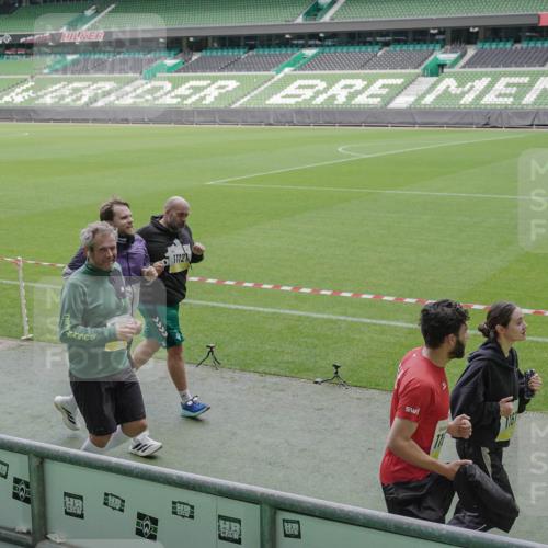 05.10.2025 - 20. swb-Marathon Bremen Michael Burmester http://msf.ph/oto/9246165 05.10.2025 10:37:51 Laufen im Stadion 7621, 7776, 9189, 9210, 9237, 9360, 9365, 9381, 9426, 9448, 9468, 9486, 9532, 9536, 9600, 9642, 9748, 9813, 9841, 9858, 9893, 9979, 10033, 10056, 10067, 10098, 10130, 10158, 10194, 10265, 10271, 10274, 10278, 10301, 10345, 10370, 10437, 10471, 10477, 10485, 10508, 10510, 10595, 10598, 10611, 10711, 10713, 10777, 10826, 10829, 10837, 10872, 10876, 10995, 11001, 11050, 11121, 11124, 11150, 11162, 11183, 11184, 11223, 11251, 11415, 9177, 9208, 9381, 9531 meine-sportfotos.de