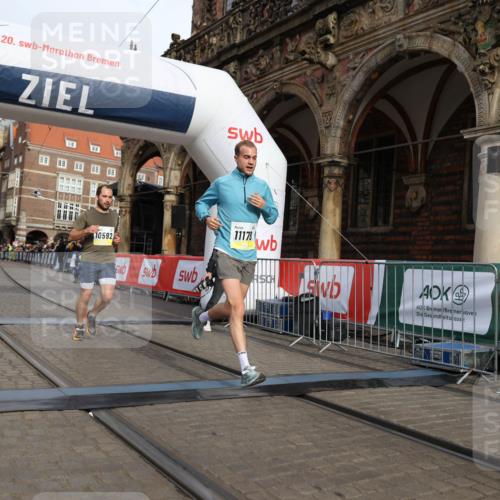 05.10.2025 - 20. swb-Marathon Bremen Yannick Fuchs http://msf.ph/oto/9246184 05.10.2025 10:42:47 Ziel 10592, 11178 meine-sportfotos.de