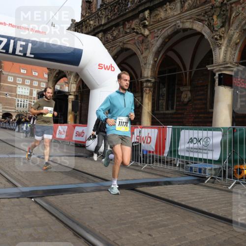 05.10.2025 - 20. swb-Marathon Bremen Yannick Fuchs http://msf.ph/oto/9246217 05.10.2025 10:42:47 Ziel 10592, 11178 meine-sportfotos.de
