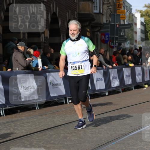 05.10.2025 - 20. swb-Marathon Bremen Strokosch-Dieckow http://msf.ph/oto/9246220 05.10.2025 10:58:46 Ziel 8585, 9346, 9349, 9370, 9540, 9622, 10080, 10263, 10560, 10561, 11290, 11483, 11651 meine-sportfotos.de