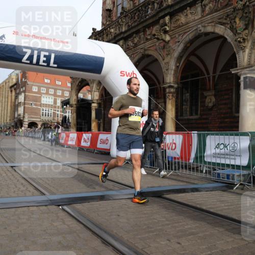 05.10.2025 - 20. swb-Marathon Bremen Yannick Fuchs http://msf.ph/oto/9246287 05.10.2025 10:42:48 Ziel 10592, 11178 meine-sportfotos.de