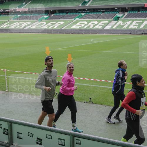 05.10.2025 - 20. swb-Marathon Bremen Michael Burmester http://msf.ph/oto/9246306 05.10.2025 10:37:56 Laufen im Stadion 7621, 7776, 8574, 9189, 9210, 9237, 9360, 9365, 9426, 9448, 9468, 9486, 9532, 9536, 9600, 9642, 9647, 9684, 9748, 9813, 9846, 9858, 9893, 9979, 10033, 10056, 10098, 10130, 10158, 10194, 10265, 10271, 10274, 10278, 10301, 10370, 10437, 10471, 10477, 10485, 10508, 10510, 10595, 10598, 10611, 10678, 10711, 10713, 10777, 10825, 10826, 10829, 10837, 10872, 10876, 10995, 11001, 11050, 11121, 11124, 11150, 11162, 11183, 11223, 11415, 9177, 9208, 9381, 9531 meine-sportfotos.de