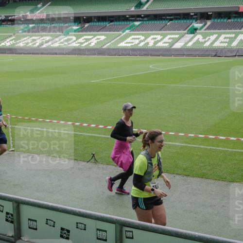 05.10.2025 - 20. swb-Marathon Bremen Michael Burmester http://msf.ph/oto/9246343 05.10.2025 10:37:57 Laufen im Stadion 7621, 7776, 8574, 9189, 9210, 9237, 9360, 9365, 9426, 9432, 9448, 9468, 9486, 9498, 9532, 9536, 9600, 9642, 9647, 9684, 9748, 9813, 9846, 9858, 9893, 9979, 10033, 10056, 10098, 10130, 10158, 10194, 10265, 10271, 10274, 10278, 10301, 10370, 10437, 10471, 10477, 10485, 10508, 10510, 10595, 10598, 10611, 10678, 10711, 10713, 10777, 10825, 10826, 10829, 10837, 10872, 10876, 10995, 11001, 11050, 11121, 11124, 11150, 11162, 11183, 11223, 11415, 9177, 9208, 9381, 9531 meine-sportfotos.de