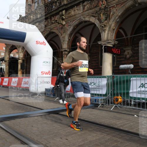 05.10.2025 - 20. swb-Marathon Bremen Yannick Fuchs http://msf.ph/oto/9246354 05.10.2025 10:42:48 Ziel 10592, 11178 meine-sportfotos.de