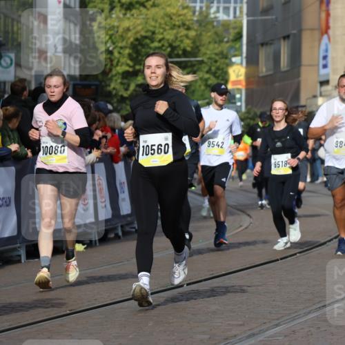 05.10.2025 - 20. swb-Marathon Bremen Strokosch-Dieckow http://msf.ph/oto/9246396 05.10.2025 10:58:51 Ziel 9349, 9518, 9542, 9601, 10080, 10263, 10560, 11290, 11483, 11612, 11651 meine-sportfotos.de
