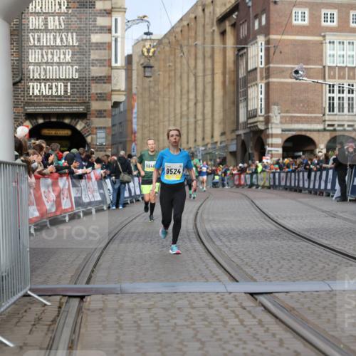 05.10.2025 - 20. swb-Marathon Bremen Yannick Fuchs http://msf.ph/oto/9246403 05.10.2025 10:42:54 Ziel 9524 meine-sportfotos.de