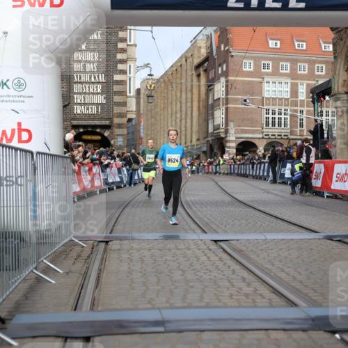 05.10.2025 - 20. swb-Marathon Bremen Yannick Fuchs http://msf.ph/oto/9246438 05.10.2025 10:42:55 Ziel 9524, 11640 meine-sportfotos.de