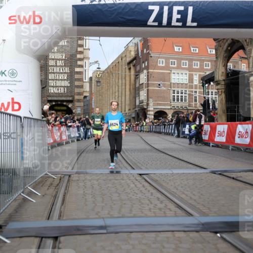 05.10.2025 - 20. swb-Marathon Bremen Yannick Fuchs http://msf.ph/oto/9246465 05.10.2025 10:42:55 Ziel 9524, 11640 meine-sportfotos.de