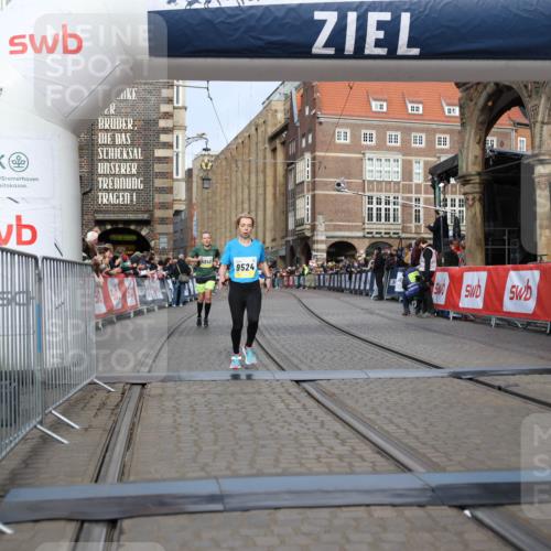 05.10.2025 - 20. swb-Marathon Bremen Yannick Fuchs http://msf.ph/oto/9246484 05.10.2025 10:42:56 Ziel 9524, 11640 meine-sportfotos.de