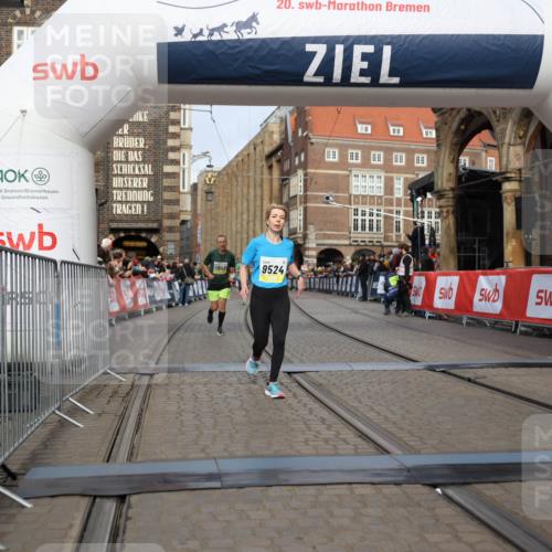 05.10.2025 - 20. swb-Marathon Bremen Yannick Fuchs http://msf.ph/oto/9246507 05.10.2025 10:42:56 Ziel 9524, 11640 meine-sportfotos.de