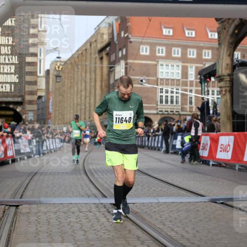 05.10.2025 - 20. swb-Marathon Bremen Yannick Fuchs http://msf.ph/oto/9246636 05.10.2025 10:42:59 Ziel 9524, 10624, 11640 meine-sportfotos.de