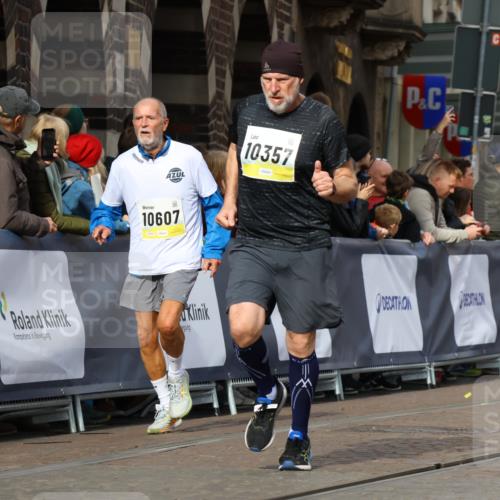 05.10.2025 - 20. swb-Marathon Bremen Strokosch-Dieckow http://msf.ph/oto/9246670 05.10.2025 10:59:01 Ziel 9601, 9692, 9847, 9977, 10357, 10588, 10594, 10607 meine-sportfotos.de