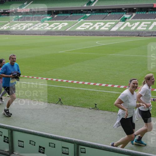 05.10.2025 - 20. swb-Marathon Bremen Michael Burmester http://msf.ph/oto/9246672 05.10.2025 10:38:07 Laufen im Stadion 7621, 7776, 8574, 9189, 9210, 9237, 9360, 9365, 9426, 9432, 9448, 9468, 9486, 9498, 9536, 9642, 9647, 9684, 9707, 9748, 9750, 9813, 9846, 9858, 9893, 9915, 9940, 10033, 10056, 10098, 10130, 10167, 10194, 10205, 10265, 10271, 10274, 10278, 10301, 10437, 10471, 10477, 10485, 10510, 10530, 10595, 10598, 10611, 10678, 10711, 10713, 10777, 10803, 10804, 10825, 10826, 10829, 10837, 10872, 10876, 10995, 11001, 11050, 11121, 11124, 11150, 11162, 11183, 11415, 9381, 9531 meine-sportfotos.de