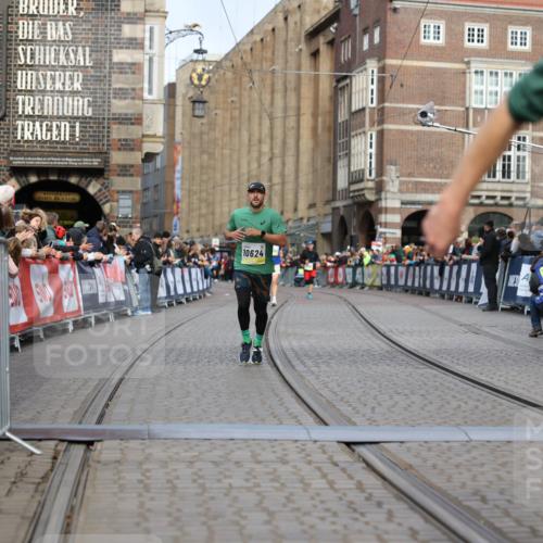 05.10.2025 - 20. swb-Marathon Bremen Yannick Fuchs http://msf.ph/oto/9246679 05.10.2025 10:43:00 Ziel 9524, 10624, 11640 meine-sportfotos.de