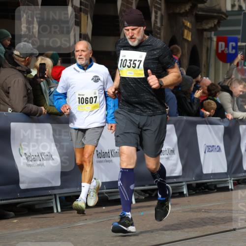 05.10.2025 - 20. swb-Marathon Bremen Strokosch-Dieckow http://msf.ph/oto/9246713 05.10.2025 10:59:01 Ziel 9601, 9692, 9847, 9977, 10357, 10588, 10594, 10607 meine-sportfotos.de