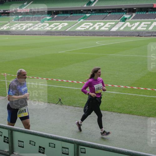 05.10.2025 - 20. swb-Marathon Bremen Michael Burmester http://msf.ph/oto/9246800 05.10.2025 10:38:13 Laufen im Stadion 7621, 8574, 9189, 9210, 9235, 9237, 9360, 9365, 9426, 9432, 9448, 9468, 9486, 9498, 9536, 9642, 9647, 9684, 9707, 9748, 9750, 9771, 9813, 9846, 9858, 9893, 9915, 9940, 10033, 10056, 10098, 10130, 10167, 10194, 10205, 10265, 10271, 10274, 10278, 10301, 10404, 10437, 10439, 10471, 10477, 10478, 10485, 10510, 10530, 10595, 10598, 10611, 10678, 10711, 10713, 10777, 10803, 10804, 10825, 10826, 10829, 10837, 10876, 10995, 11001, 11050, 11121, 11150, 11162, 11183, 11415 meine-sportfotos.de