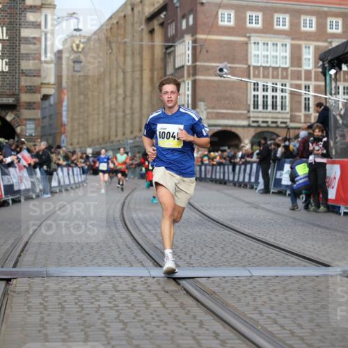 05.10.2025 - 20. swb-Marathon Bremen Yannick Fuchs http://msf.ph/oto/9246813 05.10.2025 10:43:06 Ziel 10045, 10624 meine-sportfotos.de