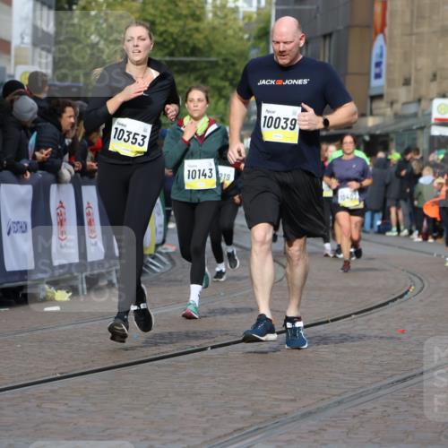 05.10.2025 - 20. swb-Marathon Bremen Strokosch-Dieckow http://msf.ph/oto/9246816 05.10.2025 10:59:06 Ziel 9219, 9508, 9692, 10039, 10143, 10353, 10357, 10594, 10607 meine-sportfotos.de