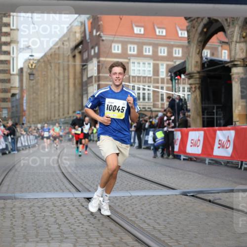 05.10.2025 - 20. swb-Marathon Bremen Yannick Fuchs http://msf.ph/oto/9246869 05.10.2025 10:43:07 Ziel 9302, 9558, 10045, 10624 meine-sportfotos.de