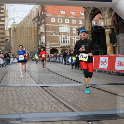 05.10.2025 - 20. swb-Marathon Bremen Yannick Fuchs http://msf.ph/oto/9246948 05.10.2025 10:43:11 Ziel 9006, 9302, 9558, 10045, 10553, 10961, 11476 meine-sportfotos.de