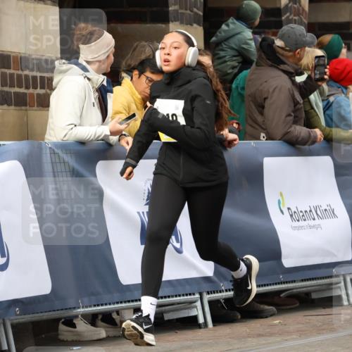 05.10.2025 - 20. swb-Marathon Bremen Strokosch-Dieckow http://msf.ph/oto/9246956 05.10.2025 10:59:12 Ziel 9183, 9219, 9454, 9508, 9692, 10039, 10143, 10200, 10274, 10353, 10407, 11207, 11400 meine-sportfotos.de