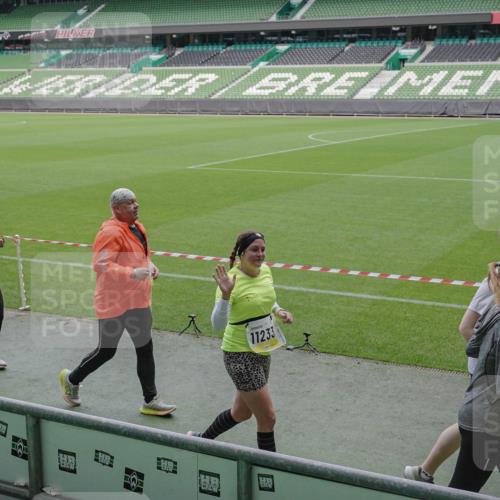 05.10.2025 - 20. swb-Marathon Bremen Michael Burmester http://msf.ph/oto/9246975 05.10.2025 10:38:19 Laufen im Stadion 7621, 8574, 9184, 9189, 9210, 9235, 9237, 9322, 9331, 9335, 9365, 9409, 9426, 9432, 9448, 9468, 9486, 9498, 9536, 9642, 9647, 9684, 9707, 9748, 9750, 9752, 9771, 9813, 9846, 9858, 9893, 9915, 9940, 9978, 10033, 10056, 10098, 10130, 10167, 10194, 10205, 10274, 10278, 10301, 10404, 10437, 10439, 10471, 10478, 10485, 10510, 10530, 10595, 10598, 10611, 10678, 10711, 10713, 10803, 10804, 10825, 10826, 10829, 11001, 11050, 11121, 11150, 11162, 11183 meine-sportfotos.de
