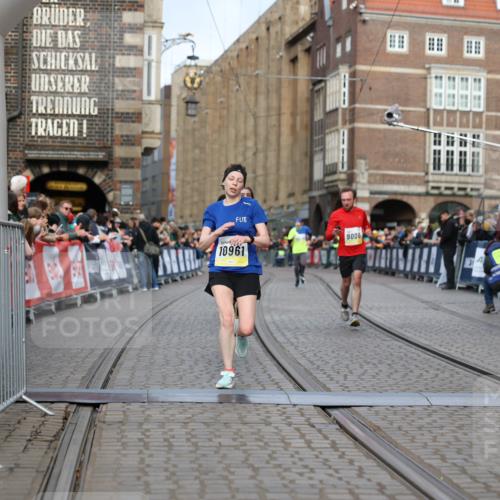 05.10.2025 - 20. swb-Marathon Bremen Yannick Fuchs http://msf.ph/oto/9246988 05.10.2025 10:43:12 Ziel 9006, 9302, 9558, 10045, 10553, 10961, 11476 meine-sportfotos.de