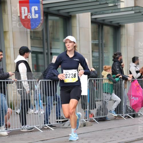 05.10.2025 - 20. swb-Marathon Bremen Strokosch-Dieckow http://msf.ph/oto/9246991 05.10.2025 10:51:51 Ziel 9196, 9226, 9584, 9683, 9852, 9939, 9955, 9987, 10038, 10240, 10438, 10507, 10668, 10719, 10727, 10900, 10927, 10942, 10977, 11128, 11273, 11325, 11458, 11491, 11641, 11665, 9196, 9226, 9584, 9683, 9852, 9939, 9955, 9987, 10038, 10240, 10438, 10507, 10668, 10719, 10727, 10900, 10927, 10942, 10977, 11128, 11273, 11325, 11458, 11491, 11641, 11665 meine-sportfotos.de
