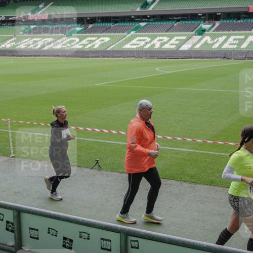 05.10.2025 - 20. swb-Marathon Bremen Michael Burmester http://msf.ph/oto/9246994 05.10.2025 10:38:19 Laufen im Stadion 7621, 8574, 9184, 9189, 9210, 9235, 9237, 9322, 9331, 9335, 9365, 9409, 9426, 9432, 9448, 9468, 9486, 9498, 9536, 9642, 9647, 9684, 9707, 9748, 9750, 9752, 9771, 9813, 9846, 9858, 9893, 9915, 9940, 9978, 10033, 10056, 10098, 10130, 10167, 10194, 10205, 10274, 10278, 10301, 10404, 10437, 10439, 10471, 10478, 10485, 10510, 10530, 10595, 10598, 10611, 10678, 10711, 10713, 10803, 10804, 10825, 10826, 10829, 11001, 11050, 11121, 11150, 11162, 11183 meine-sportfotos.de