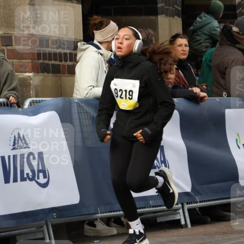 05.10.2025 - 20. swb-Marathon Bremen Strokosch-Dieckow http://msf.ph/oto/9247017 05.10.2025 10:59:12 Ziel 9183, 9219, 9454, 9508, 9692, 10039, 10143, 10200, 10274, 10353, 10407, 11207, 11400 meine-sportfotos.de
