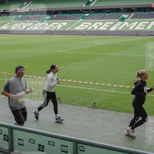 05.10.2025 - 20. swb-Marathon Bremen Michael Burmester http://msf.ph/oto/9247038 05.10.2025 10:38:21 Laufen im Stadion 7621, 8574, 9182, 9184, 9189, 9210, 9235, 9237, 9322, 9331, 9335, 9365, 9409, 9426, 9432, 9448, 9468, 9486, 9498, 9536, 9642, 9647, 9684, 9707, 9748, 9750, 9752, 9771, 9813, 9846, 9858, 9915, 9940, 9978, 10033, 10056, 10098, 10130, 10167, 10194, 10205, 10274, 10278, 10297, 10301, 10404, 10437, 10439, 10471, 10478, 10485, 10511, 10530, 10595, 10598, 10611, 10678, 10711, 10713, 10803, 10804, 10825, 10826, 10829, 11050, 11150, 11162 meine-sportfotos.de