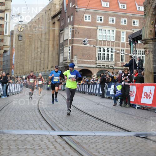 05.10.2025 - 20. swb-Marathon Bremen Yannick Fuchs http://msf.ph/oto/9247051 05.10.2025 10:43:17 Ziel 9006, 9302, 9558, 10474, 10553, 10961, 10979, 11476 meine-sportfotos.de
