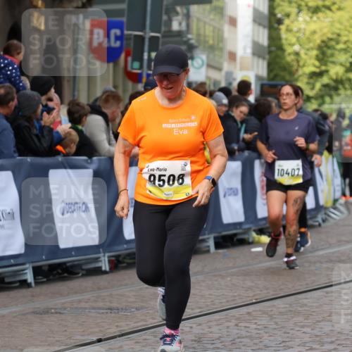 05.10.2025 - 20. swb-Marathon Bremen Strokosch-Dieckow http://msf.ph/oto/9247075 05.10.2025 10:59:14 Ziel 9183, 9219, 9454, 9508, 10143, 10200, 10274, 10407, 11006, 11007, 11207, 11400 meine-sportfotos.de