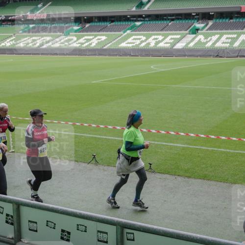 05.10.2025 - 20. swb-Marathon Bremen Michael Burmester http://msf.ph/oto/9247077 05.10.2025 10:38:22 Laufen im Stadion 7621, 8574, 9182, 9184, 9189, 9210, 9235, 9237, 9322, 9331, 9335, 9365, 9409, 9426, 9432, 9448, 9468, 9486, 9498, 9536, 9642, 9647, 9684, 9707, 9748, 9750, 9752, 9771, 9813, 9846, 9858, 9915, 9940, 9978, 10033, 10056, 10098, 10130, 10167, 10194, 10205, 10274, 10278, 10297, 10301, 10404, 10437, 10439, 10446, 10471, 10478, 10485, 10511, 10530, 10595, 10598, 10611, 10678, 10711, 10713, 10803, 10804, 10825, 10826, 10829, 11050, 11150, 11162 meine-sportfotos.de