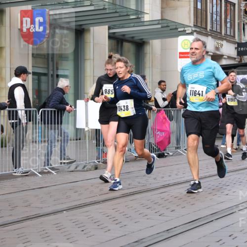 05.10.2025 - 20. swb-Marathon Bremen Strokosch-Dieckow http://msf.ph/oto/9247100 05.10.2025 10:51:53 Ziel 9172, 9196, 9226, 9584, 9852, 9939, 9955, 9987, 10038, 10240, 10438, 10507, 10668, 10719, 10727, 10900, 10927, 10942, 10977, 11128, 11273, 11458, 11491, 11528, 11641, 11665, 9172, 9196, 9226, 9584, 9852, 9939, 9955, 9987, 10038, 10240, 10438, 10507, 10668, 10719, 10727, 10900, 10927, 10942, 10977, 11128, 11273, 11458, 11491, 11528, 11641, 11665 meine-sportfotos.de