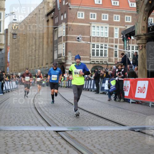 05.10.2025 - 20. swb-Marathon Bremen Yannick Fuchs http://msf.ph/oto/9247107 05.10.2025 10:43:17 Ziel 9006, 9302, 9558, 10474, 10553, 10961, 10979, 11476 meine-sportfotos.de