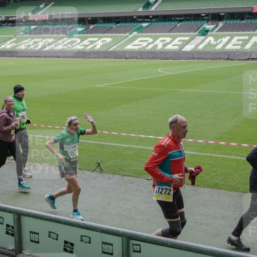 05.10.2025 - 20. swb-Marathon Bremen Michael Burmester http://msf.ph/oto/9247155 05.10.2025 10:38:25 Laufen im Stadion 7621, 8574, 9182, 9184, 9189, 9210, 9235, 9237, 9300, 9322, 9331, 9335, 9394, 9409, 9426, 9432, 9448, 9468, 9486, 9498, 9536, 9642, 9647, 9660, 9684, 9707, 9748, 9750, 9752, 9771, 9813, 9846, 9858, 9890, 9915, 9940, 9978, 10033, 10056, 10098, 10130, 10167, 10194, 10205, 10274, 10278, 10297, 10301, 10404, 10437, 10439, 10446, 10478, 10485, 10511, 10530, 10595, 10598, 10611, 10678, 10711, 10713, 10803, 10804, 10825, 10826, 10829, 11050, 11150 meine-sportfotos.de