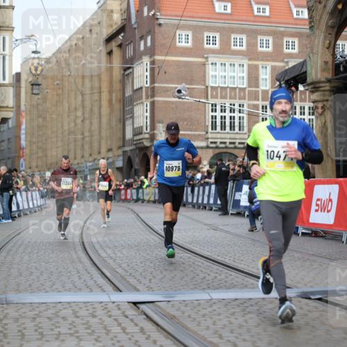 05.10.2025 - 20. swb-Marathon Bremen Yannick Fuchs http://msf.ph/oto/9247188 05.10.2025 10:43:19 Ziel 9006, 10474, 10541, 10553, 10961, 10979, 11304, 11476 meine-sportfotos.de