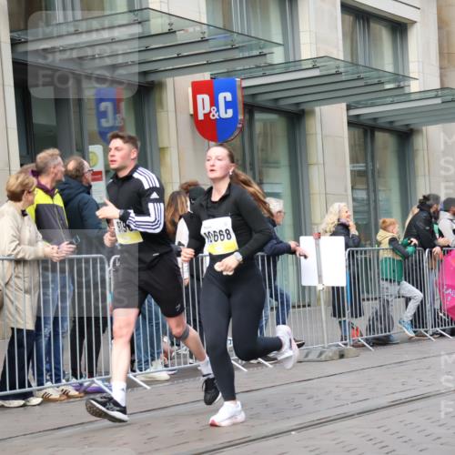 05.10.2025 - 20. swb-Marathon Bremen Strokosch-Dieckow http://msf.ph/oto/9247203 05.10.2025 10:51:56 Ziel 9172, 9196, 9226, 9584, 9852, 9939, 9955, 9987, 10038, 10240, 10241, 10438, 10507, 10668, 10719, 10727, 10900, 10927, 10942, 10977, 11128, 11458, 11491, 11528, 11641, 11665, 9172, 9196, 9226, 9584, 9852, 9939, 9955, 9987, 10038, 10240, 10241, 10438, 10507, 10668, 10719, 10727, 10900, 10927, 10942, 10977, 11128, 11458, 11491, 11528, 11641, 11665 meine-sportfotos.de