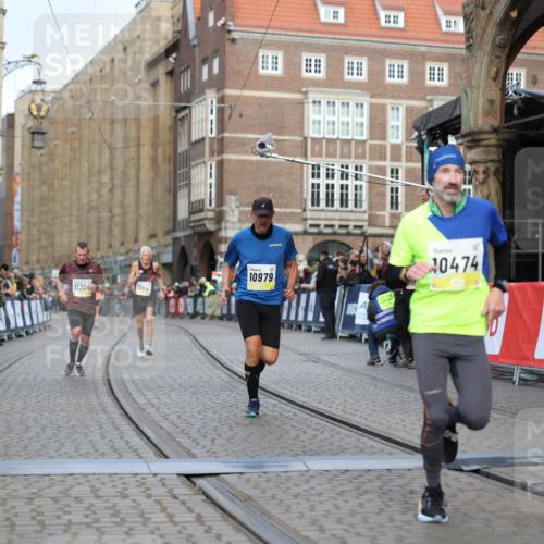 05.10.2025 - 20. swb-Marathon Bremen Yannick Fuchs http://msf.ph/oto/9247216 05.10.2025 10:43:19 Ziel 9006, 10474, 10541, 10553, 10961, 10979, 11304, 11476 meine-sportfotos.de