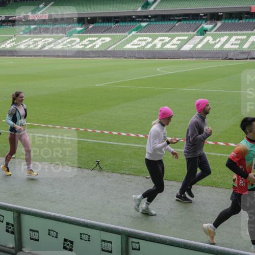 05.10.2025 - 20. swb-Marathon Bremen Michael Burmester http://msf.ph/oto/9247278 05.10.2025 10:38:29 Laufen im Stadion 7621, 8574, 9182, 9184, 9189, 9210, 9235, 9237, 9269, 9300, 9322, 9331, 9335, 9394, 9409, 9432, 9448, 9468, 9486, 9498, 9536, 9642, 9647, 9660, 9684, 9707, 9748, 9750, 9752, 9771, 9782, 9813, 9846, 9858, 9890, 9915, 9940, 9978, 10033, 10056, 10098, 10130, 10167, 10194, 10205, 10278, 10297, 10404, 10437, 10439, 10446, 10478, 10485, 10511, 10530, 10595, 10598, 10611, 10623, 10678, 10711, 10713, 10803, 10804, 10825, 10829 meine-sportfotos.de