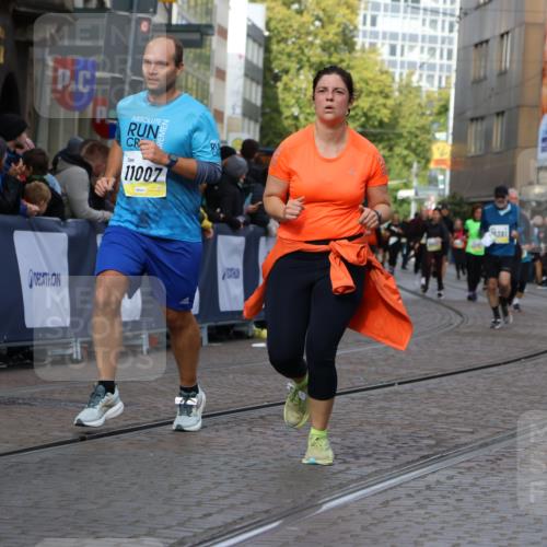 05.10.2025 - 20. swb-Marathon Bremen Strokosch-Dieckow http://msf.ph/oto/9247291 05.10.2025 10:59:18 Ziel 9183, 9454, 9635, 10200, 10274, 10407, 11006, 11007, 11207, 11400 meine-sportfotos.de