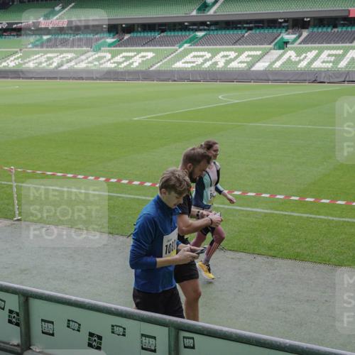 05.10.2025 - 20. swb-Marathon Bremen Michael Burmester http://msf.ph/oto/9247302 05.10.2025 10:38:30 Laufen im Stadion 7621, 8574, 9182, 9184, 9189, 9210, 9229, 9235, 9237, 9269, 9300, 9322, 9331, 9335, 9394, 9409, 9432, 9448, 9468, 9486, 9498, 9536, 9642, 9647, 9660, 9684, 9707, 9748, 9750, 9752, 9771, 9782, 9813, 9846, 9858, 9890, 9915, 9940, 9978, 10033, 10056, 10098, 10130, 10167, 10205, 10278, 10297, 10404, 10437, 10439, 10446, 10478, 10483, 10485, 10511, 10530, 10595, 10598, 10611, 10623, 10678, 10711, 10713, 10803, 10804, 10825, 10829 meine-sportfotos.de