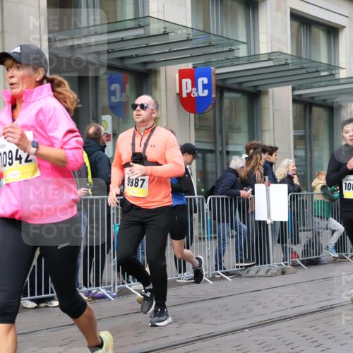 05.10.2025 - 20. swb-Marathon Bremen Strokosch-Dieckow http://msf.ph/oto/9247309 05.10.2025 10:52:00 Ziel 9172, 9196, 9226, 9584, 9852, 9903, 9955, 9987, 10038, 10240, 10241, 10327, 10388, 10438, 10507, 10608, 10668, 10719, 10727, 10900, 10927, 10942, 11128, 11283, 11387, 11458, 11491, 11528, 11641, 11665, 9172, 9196, 9226, 9584, 9852, 9903, 9955, 9987, 10038, 10240, 10241, 10327, 10388, 10438, 10507, 10608, 10668, 10719, 10727, 10900, 10927, 10942, 11128, 11283, 11387, 11458, 11491, 11528, 11641, 11665 meine-sportfotos.de