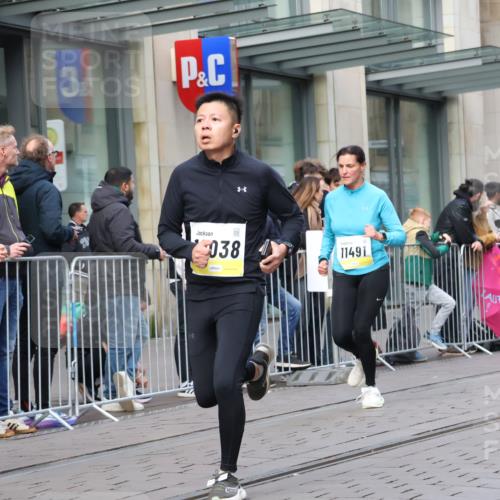 05.10.2025 - 20. swb-Marathon Bremen Strokosch-Dieckow http://msf.ph/oto/9247342 05.10.2025 10:52:00 Ziel 9172, 9196, 9226, 9584, 9852, 9903, 9955, 9987, 10038, 10240, 10241, 10327, 10388, 10438, 10507, 10608, 10668, 10719, 10727, 10900, 10927, 10942, 11128, 11283, 11387, 11458, 11491, 11528, 11641, 11665, 9172, 9196, 9226, 9584, 9852, 9903, 9955, 9987, 10038, 10240, 10241, 10327, 10388, 10438, 10507, 10608, 10668, 10719, 10727, 10900, 10927, 10942, 11128, 11283, 11387, 11458, 11491, 11528, 11641, 11665 meine-sportfotos.de