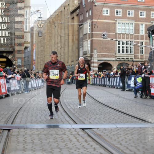05.10.2025 - 20. swb-Marathon Bremen Yannick Fuchs http://msf.ph/oto/9247361 05.10.2025 10:43:21 Ziel 9006, 10474, 10541, 10553, 10979, 11304 meine-sportfotos.de