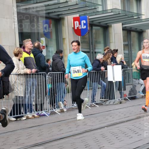 05.10.2025 - 20. swb-Marathon Bremen Strokosch-Dieckow http://msf.ph/oto/9247368 05.10.2025 10:52:01 Ziel 8888, 9172, 9196, 9226, 9584, 9852, 9903, 9955, 9987, 10038, 10240, 10241, 10327, 10388, 10438, 10507, 10608, 10668, 10719, 10727, 10900, 10927, 10942, 11128, 11283, 11387, 11413, 11458, 11491, 11528, 11641, 11665, 8888, 9172, 9196, 9226, 9584, 9852, 9903, 9955, 9987, 10038, 10240, 10241, 10327, 10388, 10438, 10507, 10608, 10668, 10719, 10727, 10900, 10927, 10942, 11128, 11283, 11387, 11413, 11458, 11491, 11528, 11641, 11665 meine-sportfotos.de